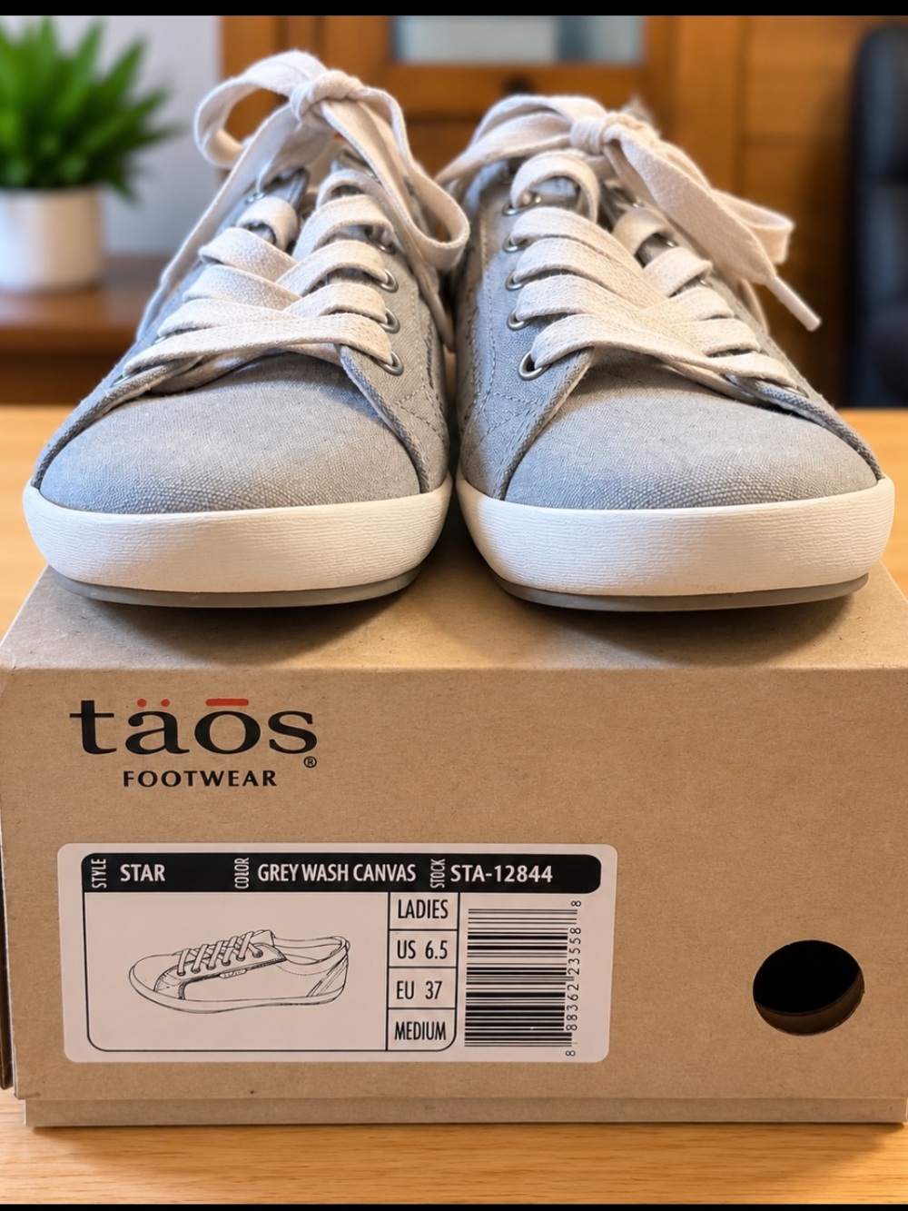 Taos Star Grey Wash Canvas Sneakers Size 6.5M New in Box
